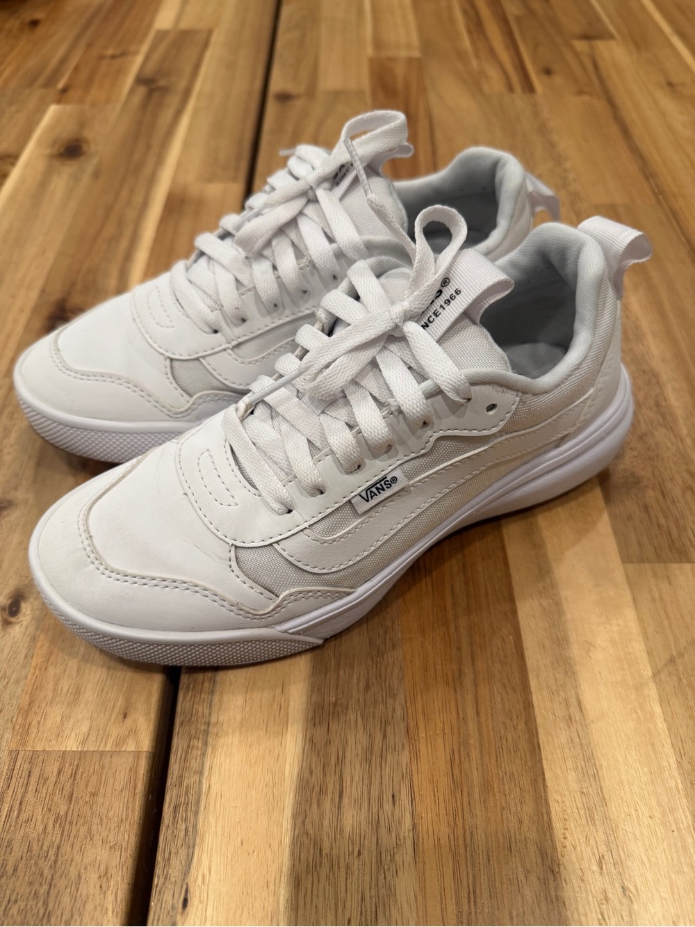 Women’s Vans UltraRange White Low-Top Casual Sneakers